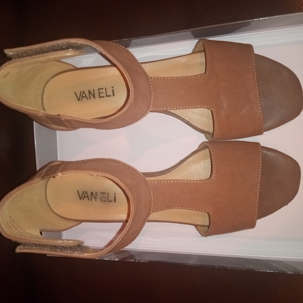 Vaneli Women's Tan and Brown Sandals